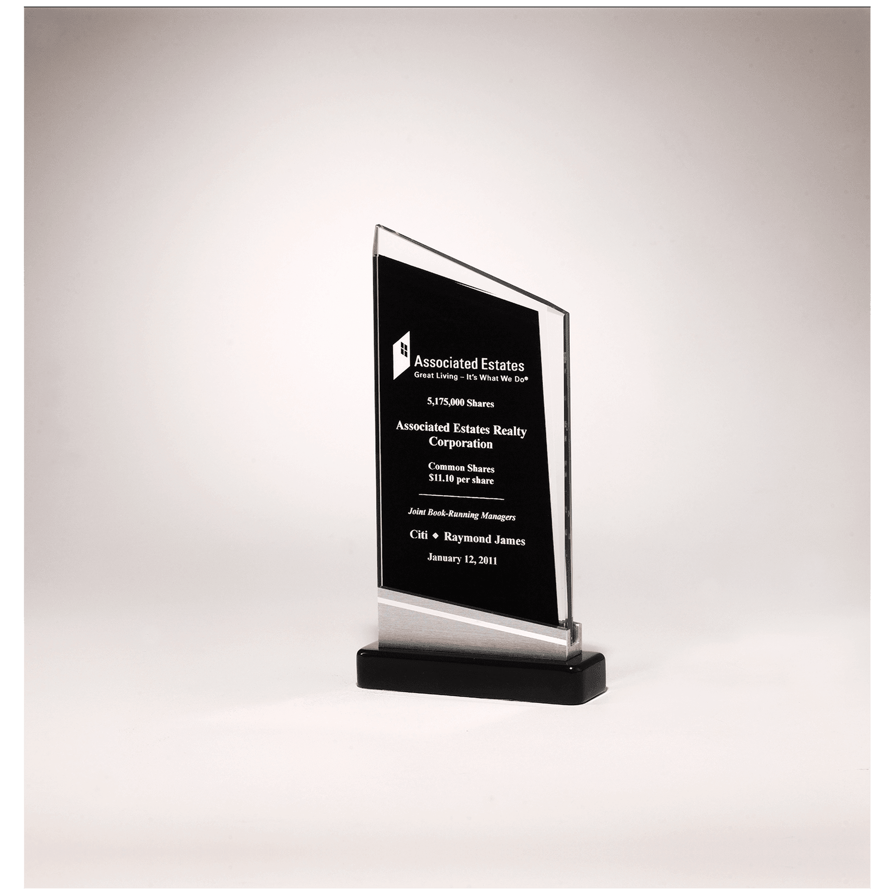 4 3/4" x 7 7/8" Zenith Series Glass Award, Black Piano Finish Base with Silver Aluminum Accent