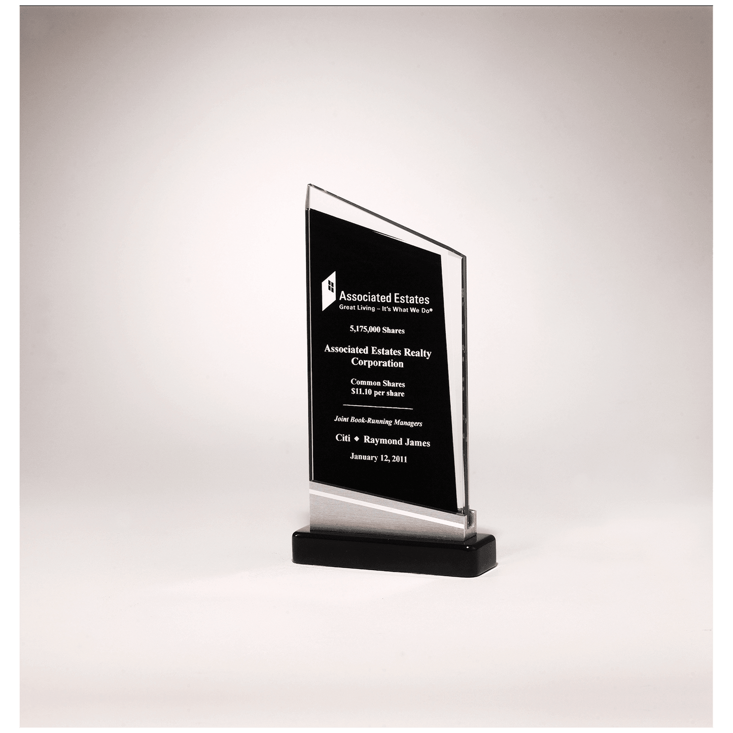 4 3/4" x 9 7/8" Zenith Series Glass Award, Black Piano Finish Base with Silver Aluminum Accent